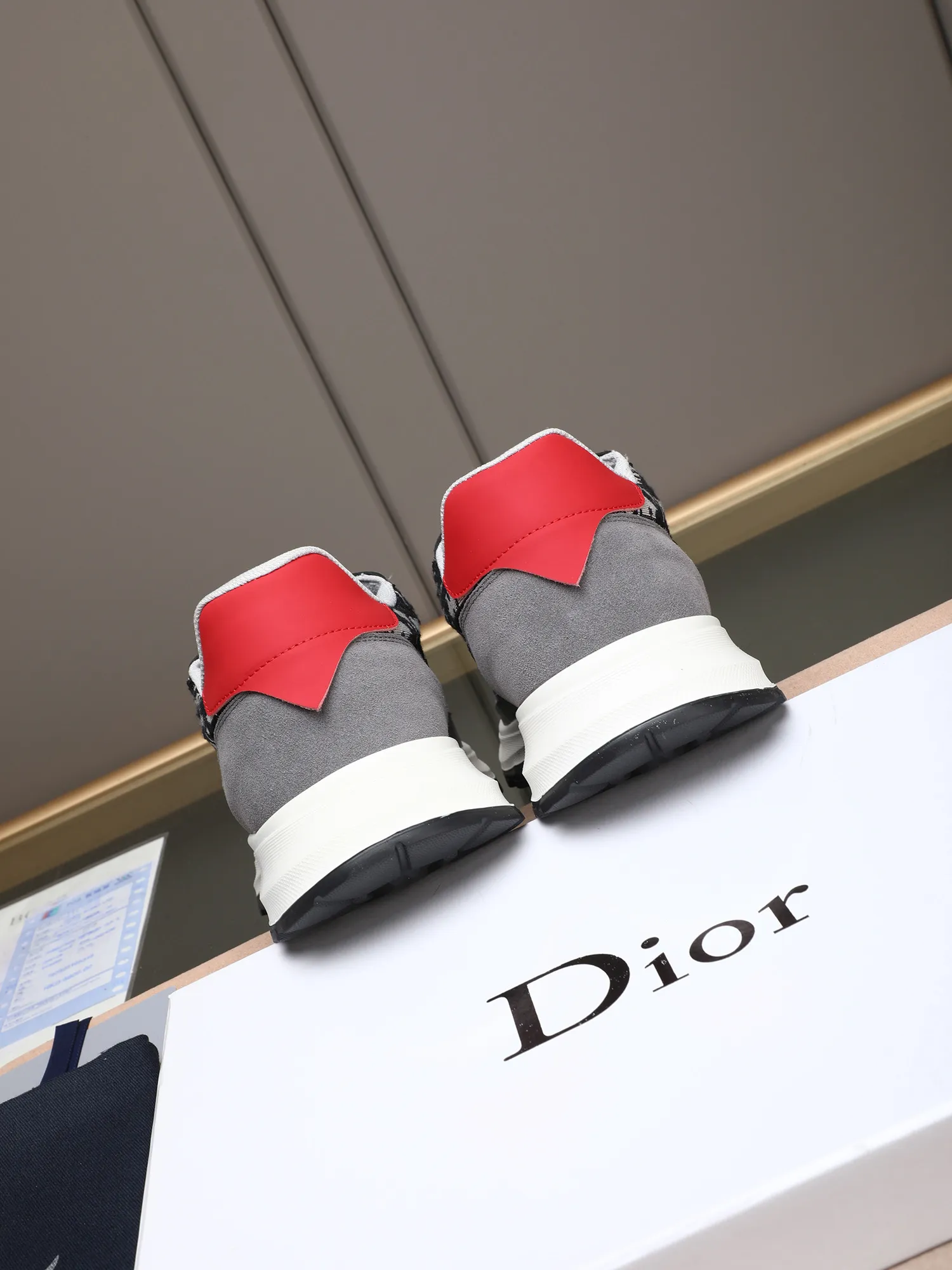 🆕🆕🆕Men's Shoes💰P460 Dior's avant-garde and versatile fashionable men's shoes are privately modeled, calfskin stitched with Dior's special waterproof fabric, fashionable, simple, stylish, eye-catching and classy. It will subvert old ideas and be a must-have for fashionistas who want to spend time with you! Must keep it for yourself! High-end comfort but low-end, high-end quality workmanship. Code number: 38-44 (45 customized) 4 colors for your choice [kiss][kiss][kiss]